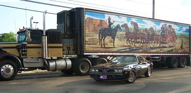 american-truckers-relives-epic-smokey-and-the-bandit-beer-run-32288_1.jpg