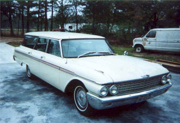 1962_Ford_Country_Sedan.jpg