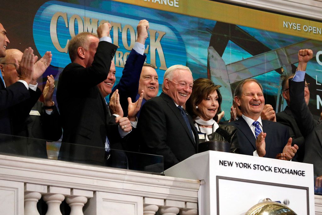 Dallas Cowboys owner Jerry Jones and his wife Gene joined Comstock Resources executives at the New York Stock Exchange in 2019 when the company acquired Covey Park Energy.