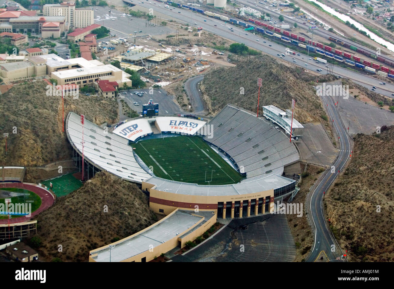 aerial-view-above-sun-bowl-outdoor-football-stadium-university-of-AMJ01M.jpg