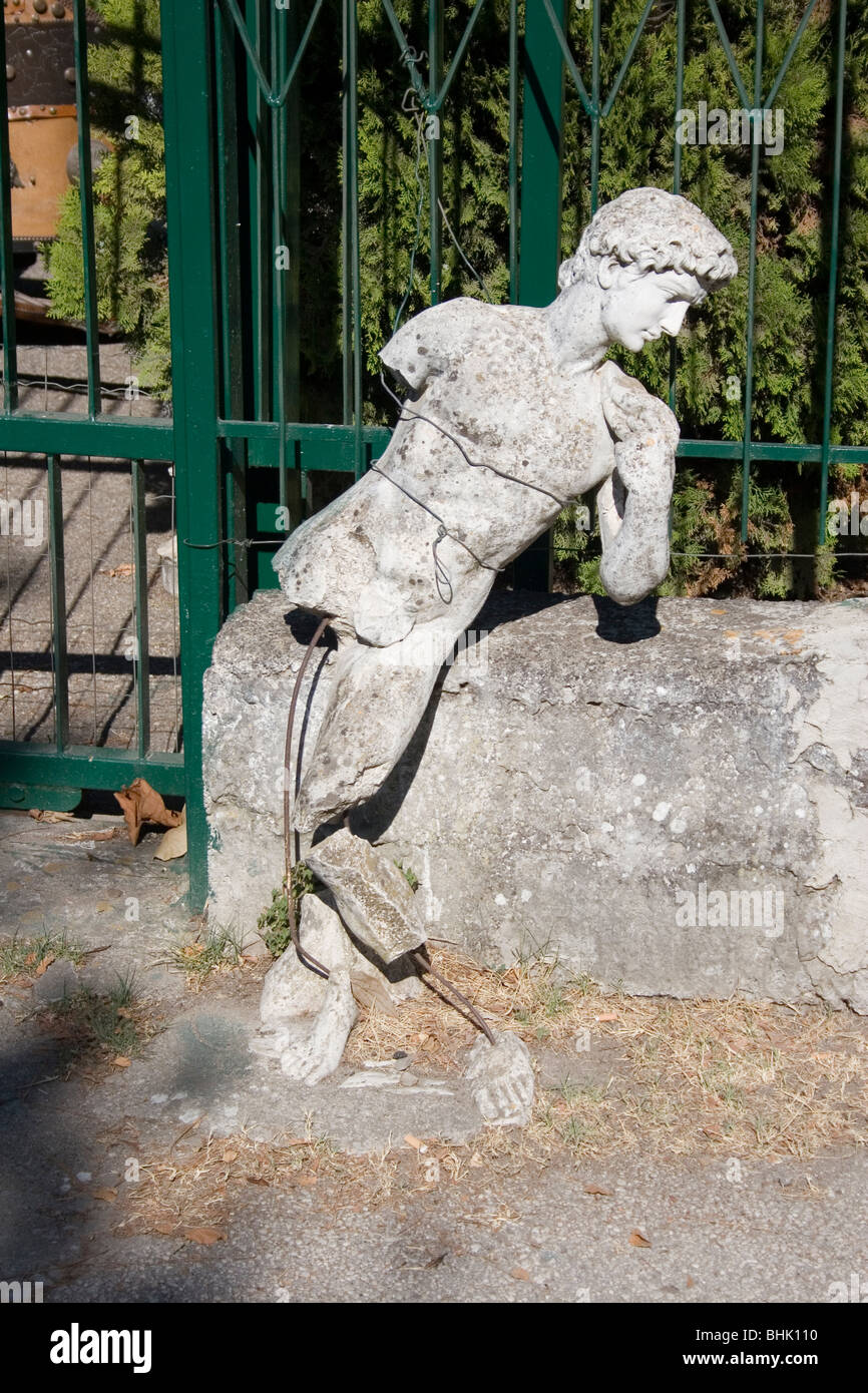 broken-reproduction-statue-after-michaelangelos-david-in-front-of-BHK110.jpg