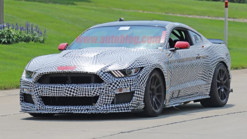 2019-ford-mustang-shelby-gt500-02-1.jpg